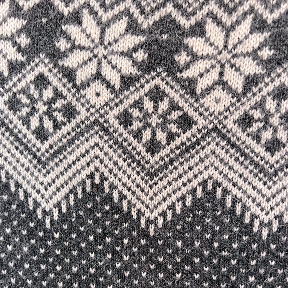 Soft Fair Aisle Sweater w/ Snowflake Pattern - Picture 3 of 3